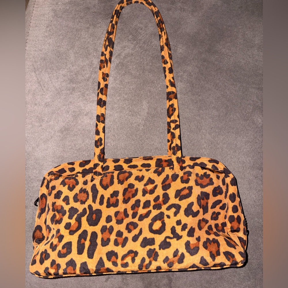 Leopard Baggu Bowler